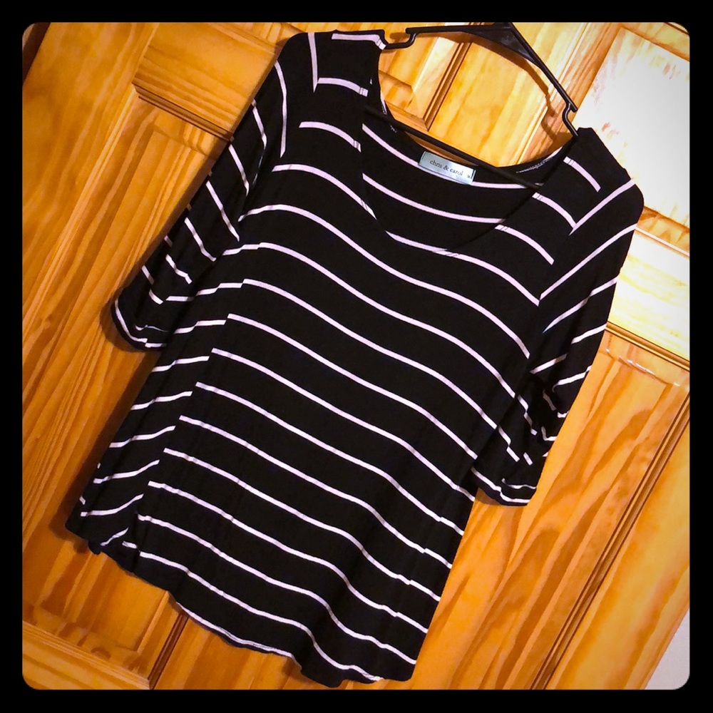 Poly/knit  top. So soft! Sz M. 3/4 sleeve. Cute!❤️
